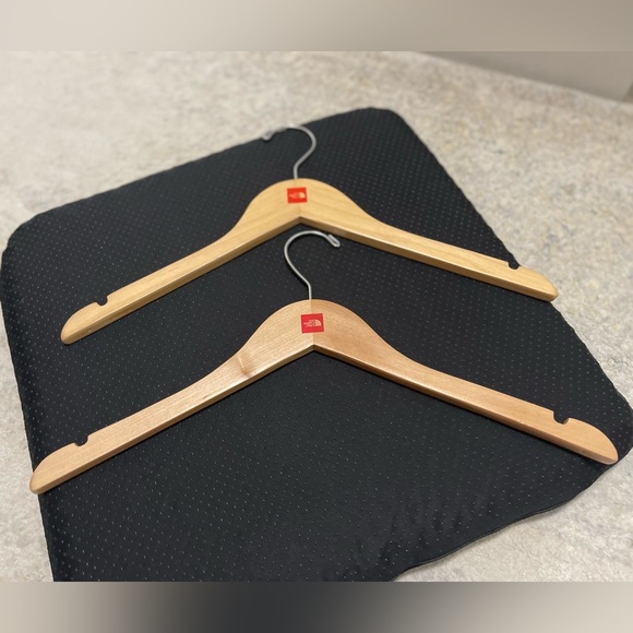 Brand New 2-Pack One Size The North Face Wooden Hangers 17” X 10” - Picture 5 of 7